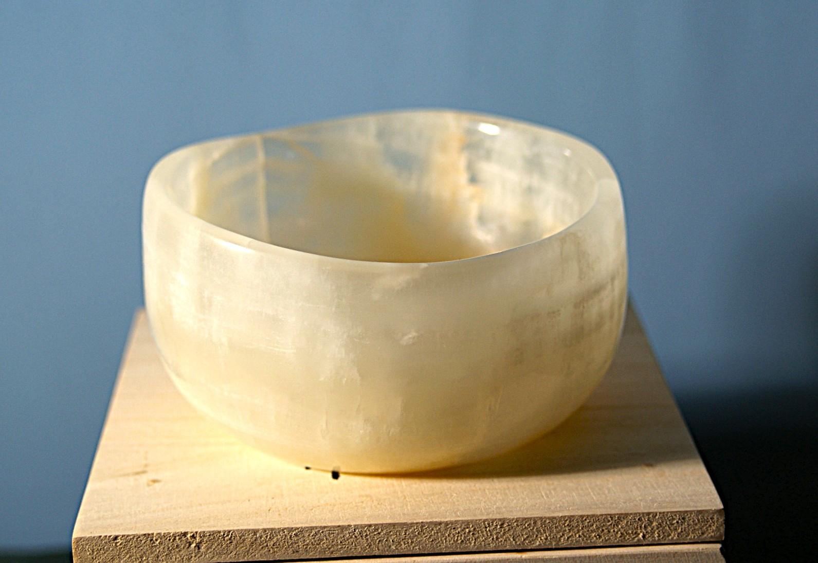 石の器　『春のことぶれ』　抹茶茶碗　鉢物　花器　オニックスの器1枚目の画像