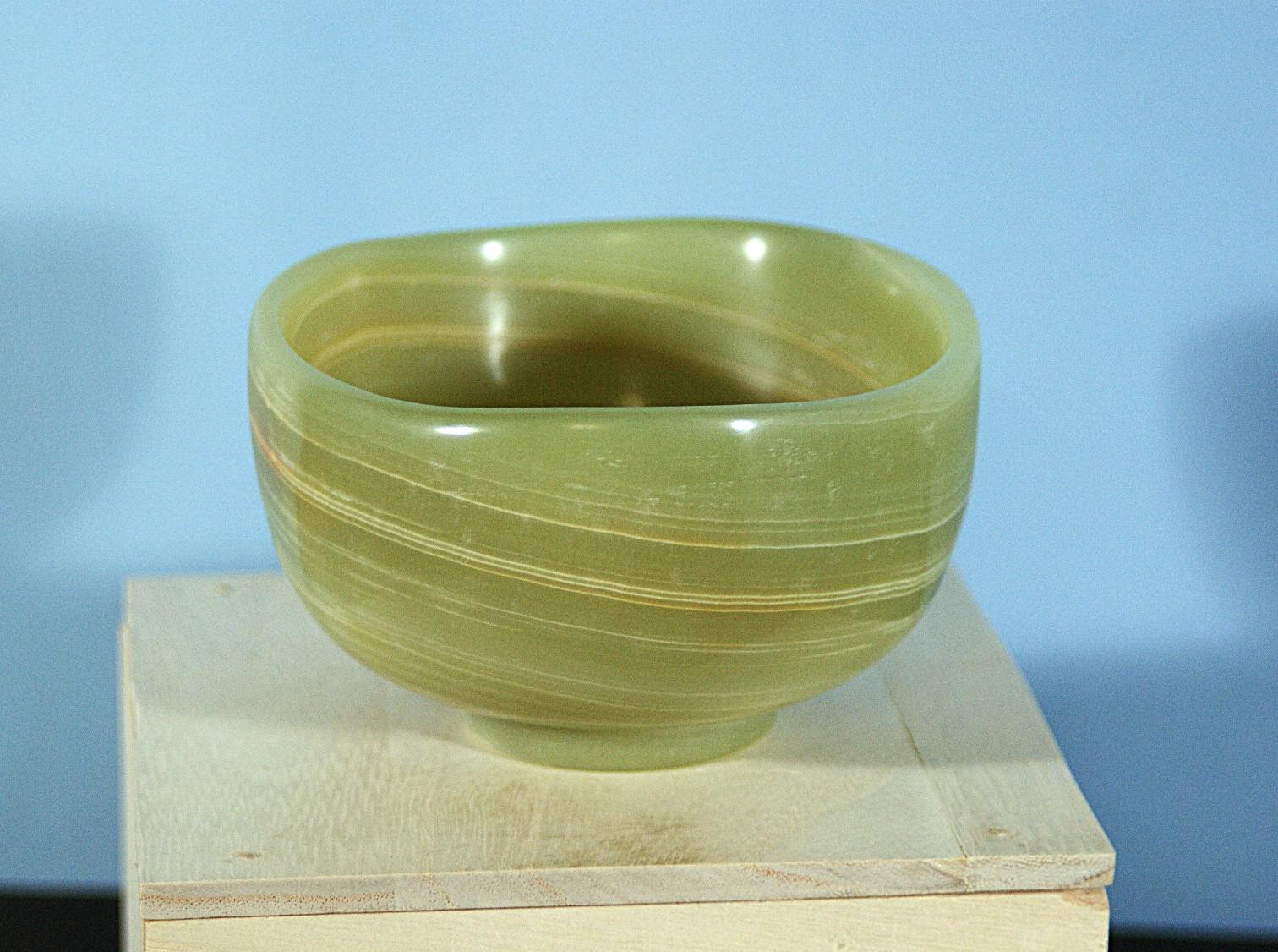 抹茶茶碗『青田道』　天然石オニックスの希少な器　花器　お部屋のオブジェ　彫刻家による手彫りの器 | 2枚目