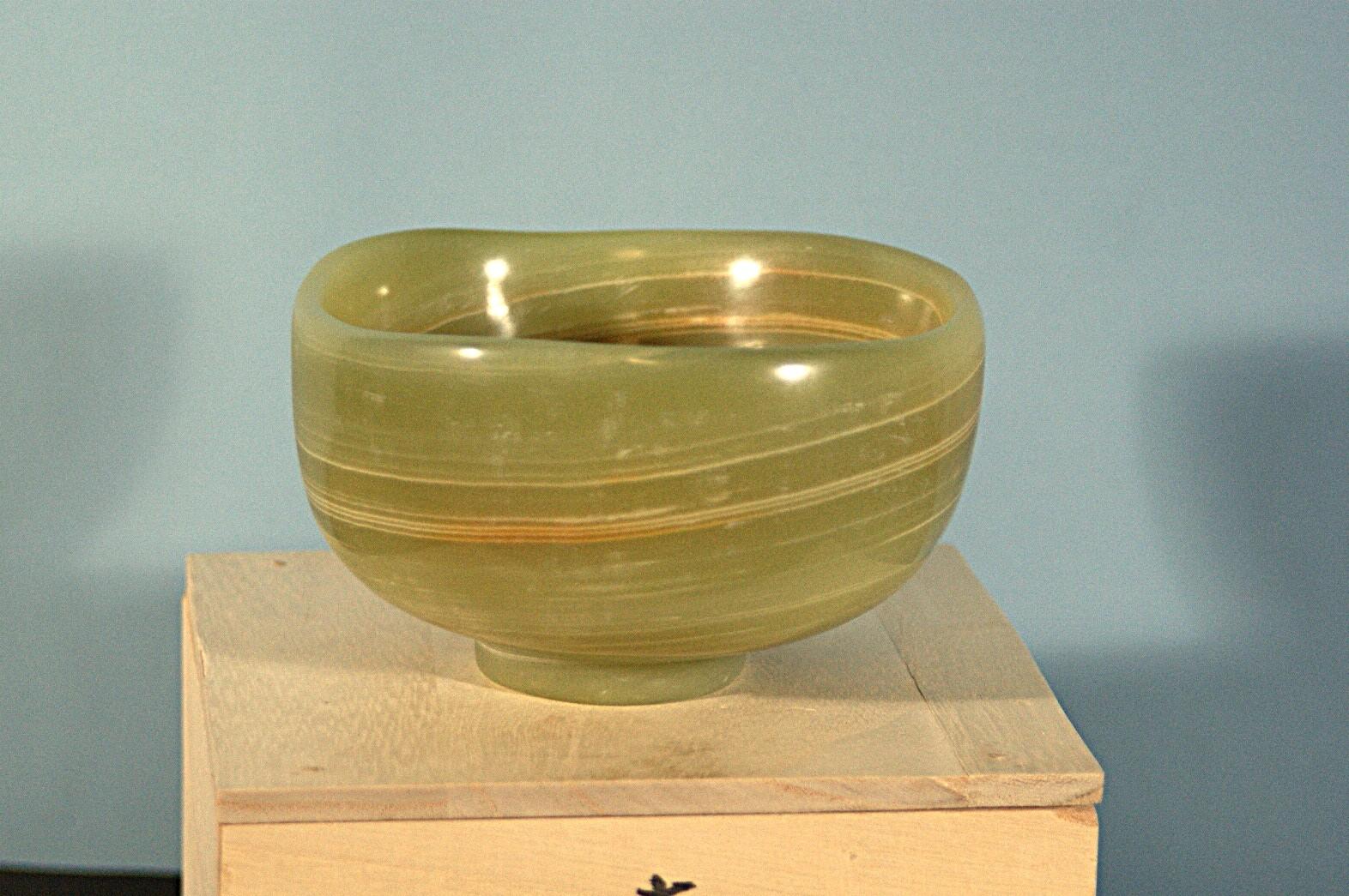 抹茶茶碗『青田道』　天然石オニックスの希少な器　花器　お部屋のオブジェ　彫刻家による手彫りの器 | 5枚目