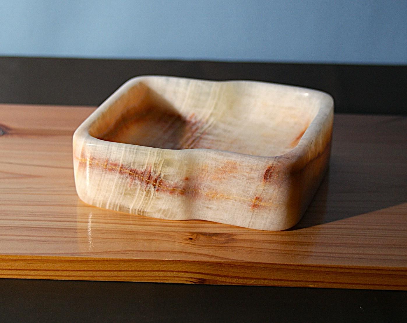 石のトレイ　天然石オニックスの美しいトレイ