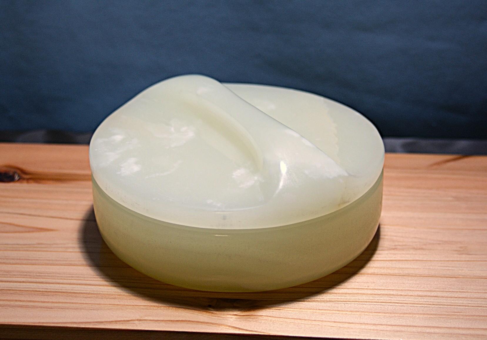 天然石　オニックスの菓子鉢　蓋つきの鉢　玉と呼ばれる乳白色の美しい石