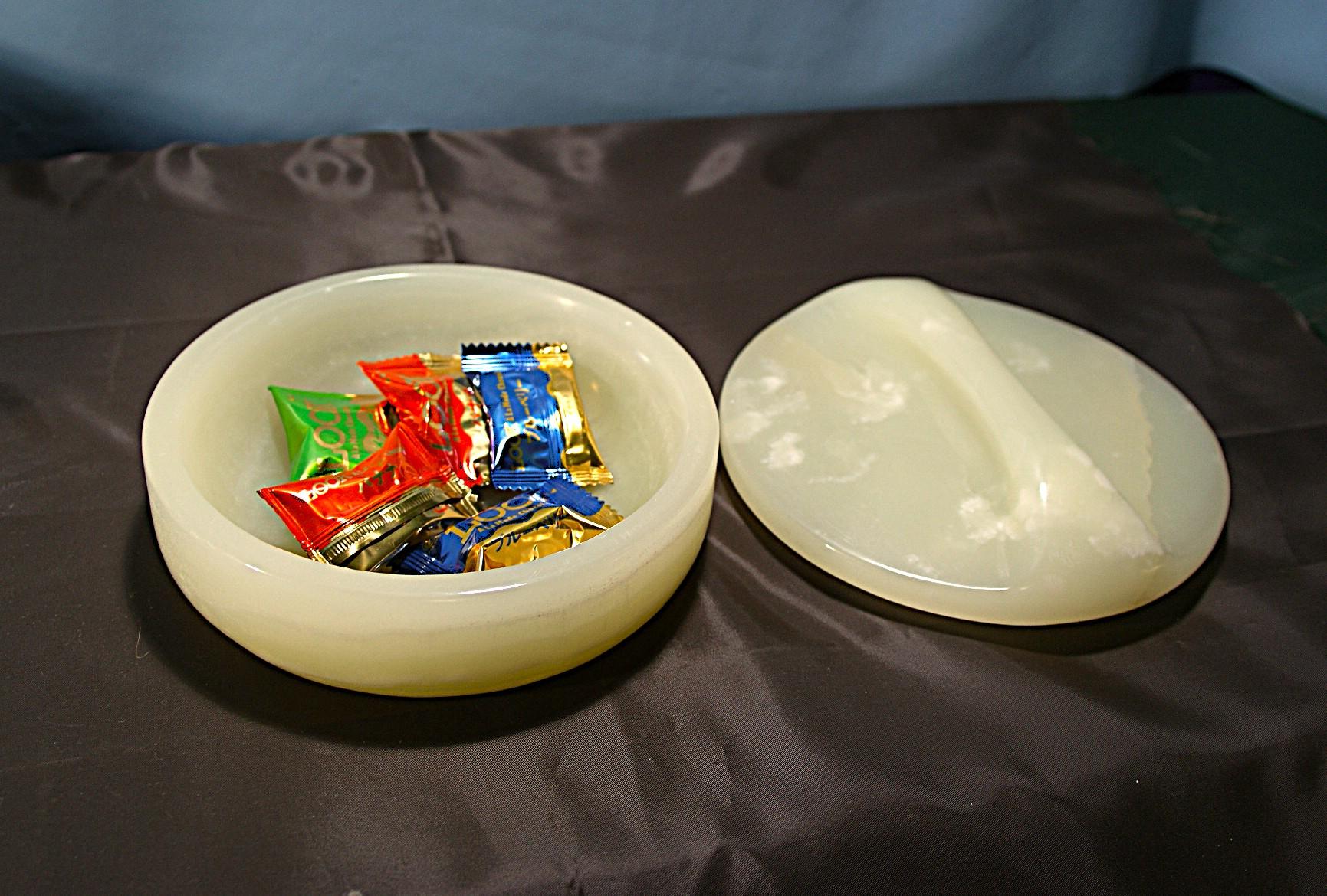 天然石　オニックスの菓子鉢　蓋つきの鉢　玉と呼ばれる乳白色の美しい石 | 9枚目