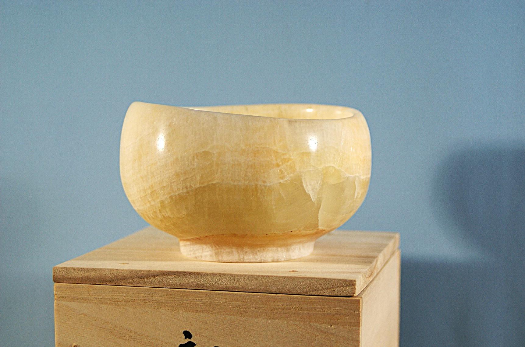 石の器　抹茶茶碗　『初釜』　天然石オニックスの希少な器　花器　お部屋のオブジェ | 5枚目